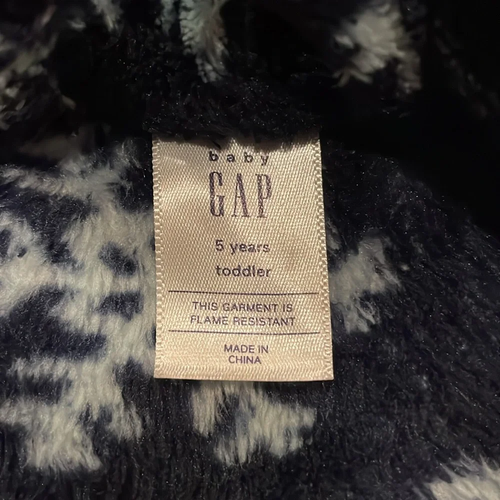 Baby gap navy blue robe with light blue snowflakes.  Kids size 5T